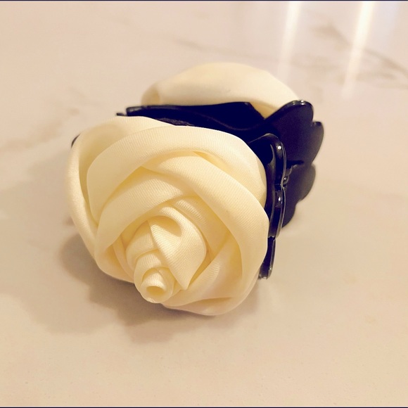 White Rose Ribbon Floral Clamp - Picture 1 of 5